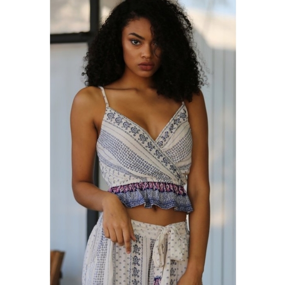 🆕🌿ANGIE SANTORINI CROP TOP🌿 - Picture 2 of 2